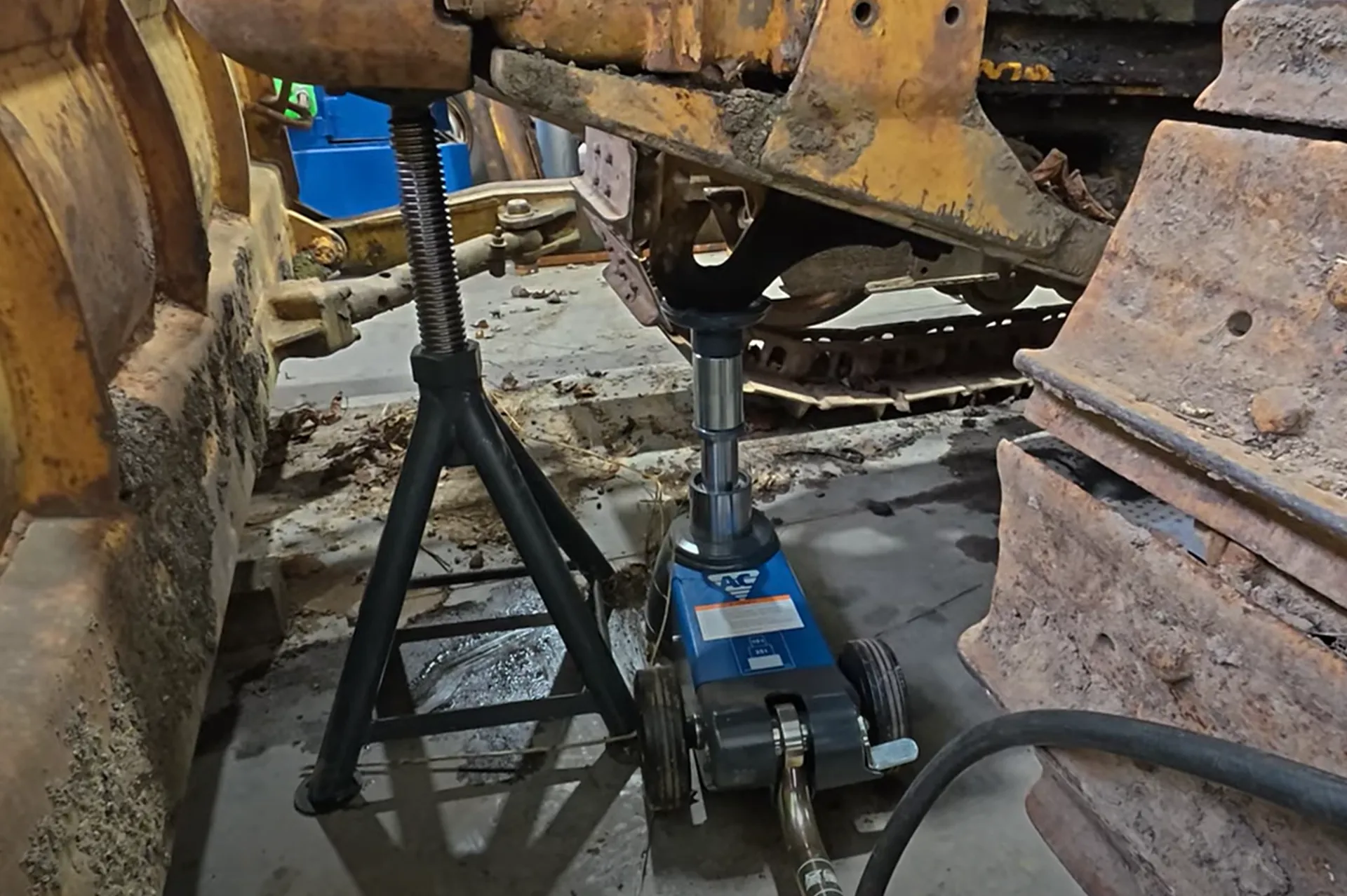 How to Use a Floor Jack Youtube: Easy Steps for Safe Lifting