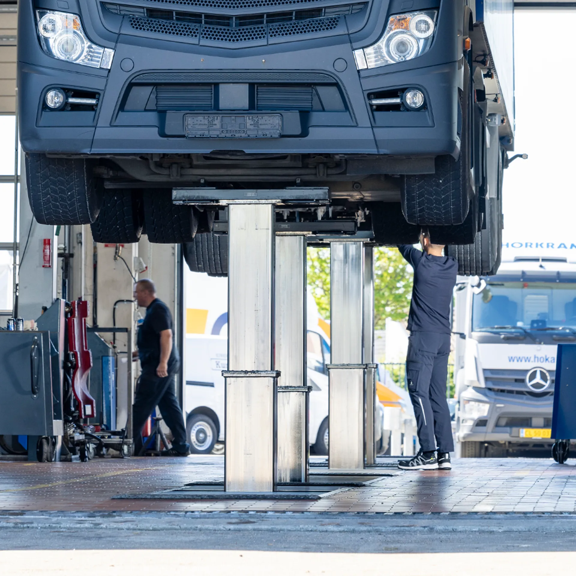 Inground Lift Truck
