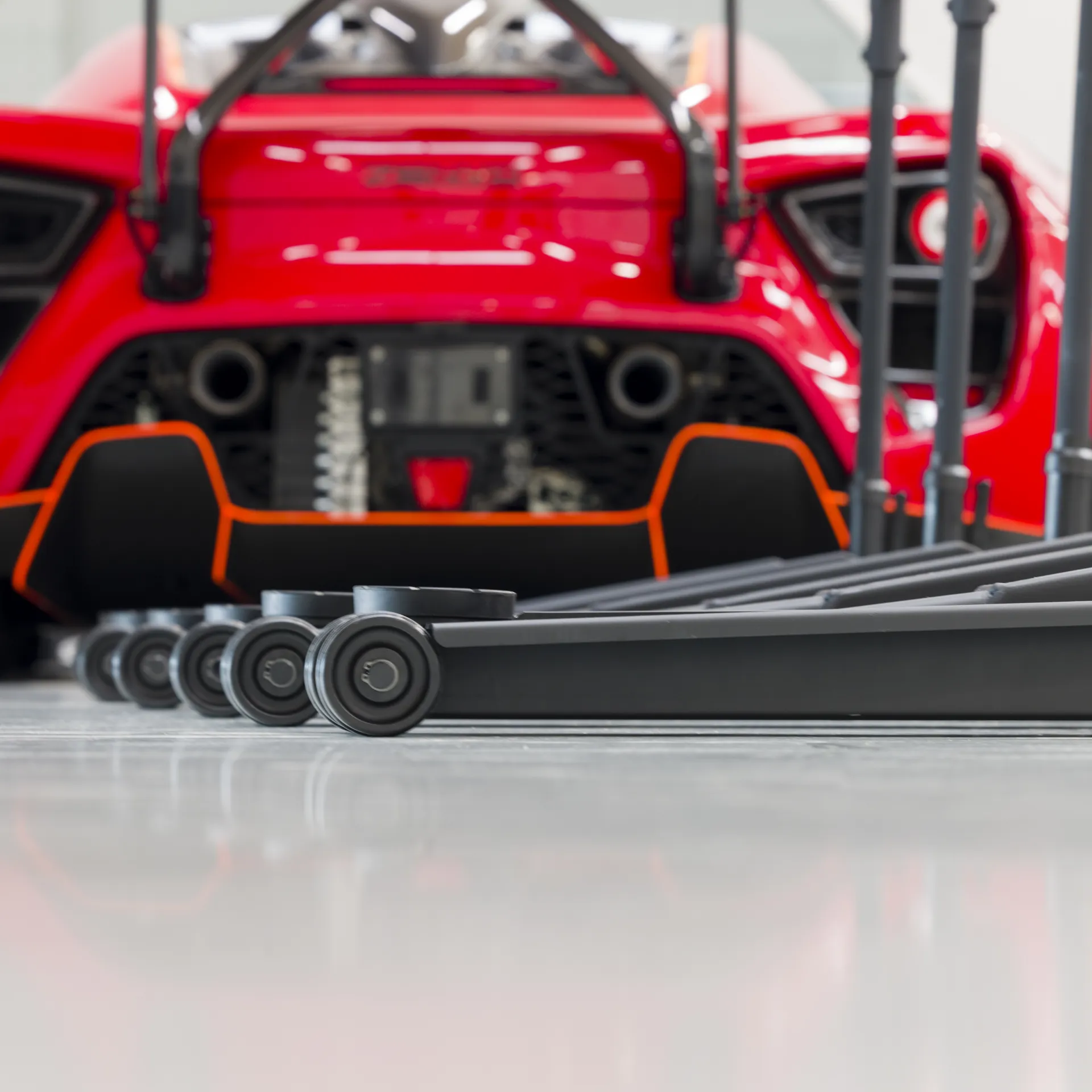 Light duty hydraulic jacks
